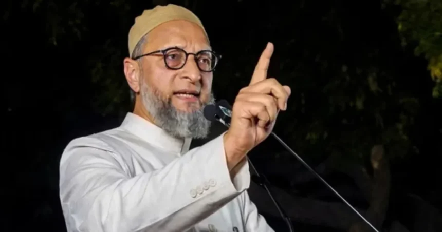 अतीक अहमद के बेटे ओवैसी को पैगाम भेजते हुए