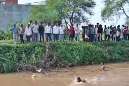 चंदौली हादसे में नहर से निकाले गए भाई-बहन
