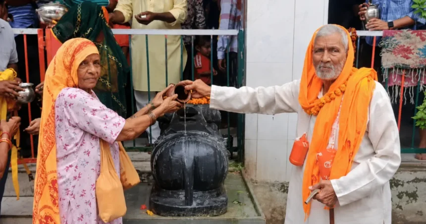 चंदर 250 किलोमीटर कांवड़ यात्रा, 85 साल के बुजुर्ग हरिद्वार से सागरपुर पैदल पहुंचे