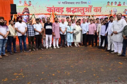 गाजियाबाद कांवड़ यात्रा पुष्प वर्षा कार्यक्रम पार्षद निगम अधिकारी