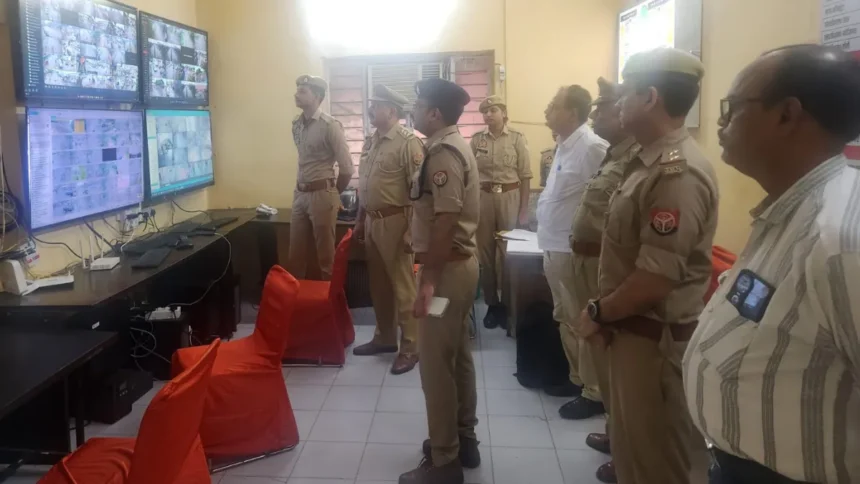 नंदग्राम में एसीपी जियाउद्दीन अहमद ने कांवड़ कंट्रोल रूम व ALT चौराहे का निरीक्षण किया