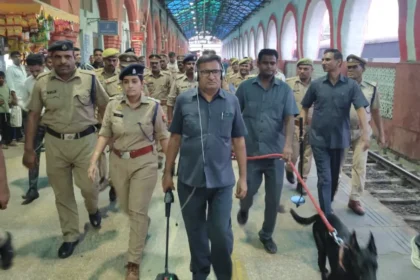 गाजियाबाद रेलवे स्टेशन सुरक्षा निरीक्षण करती ACP उपासना पाण्डेय