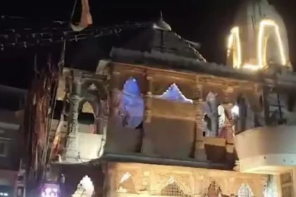 कटिहार मंदिर चोरी CCTV फुटेज में पुजारी के कुर्ते से पैसे निकालता युवक