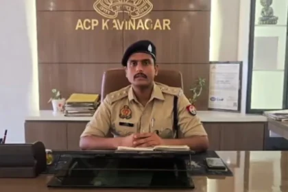 कविनगर लैंडक्रॉफ्ट सोसाइटी हादसा, पुलिस मौके पर मौजूद