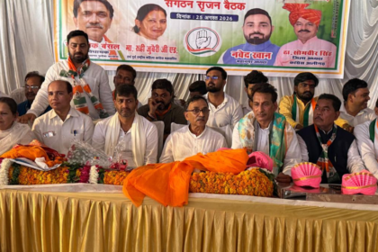कुनाल चौधरी अलीगढ़ में कांग्रेस नेताओं के साथ स्वागत के दौरान