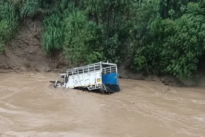 मोहाली पिकअप नदी बहाव भैंस गाड़ी