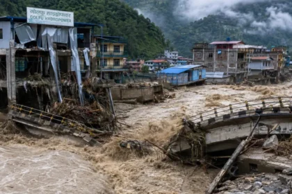 नेपाल बाढ़ भोटे कोशी नदी जलस्तर रेस्क्यू ऑपरेशन